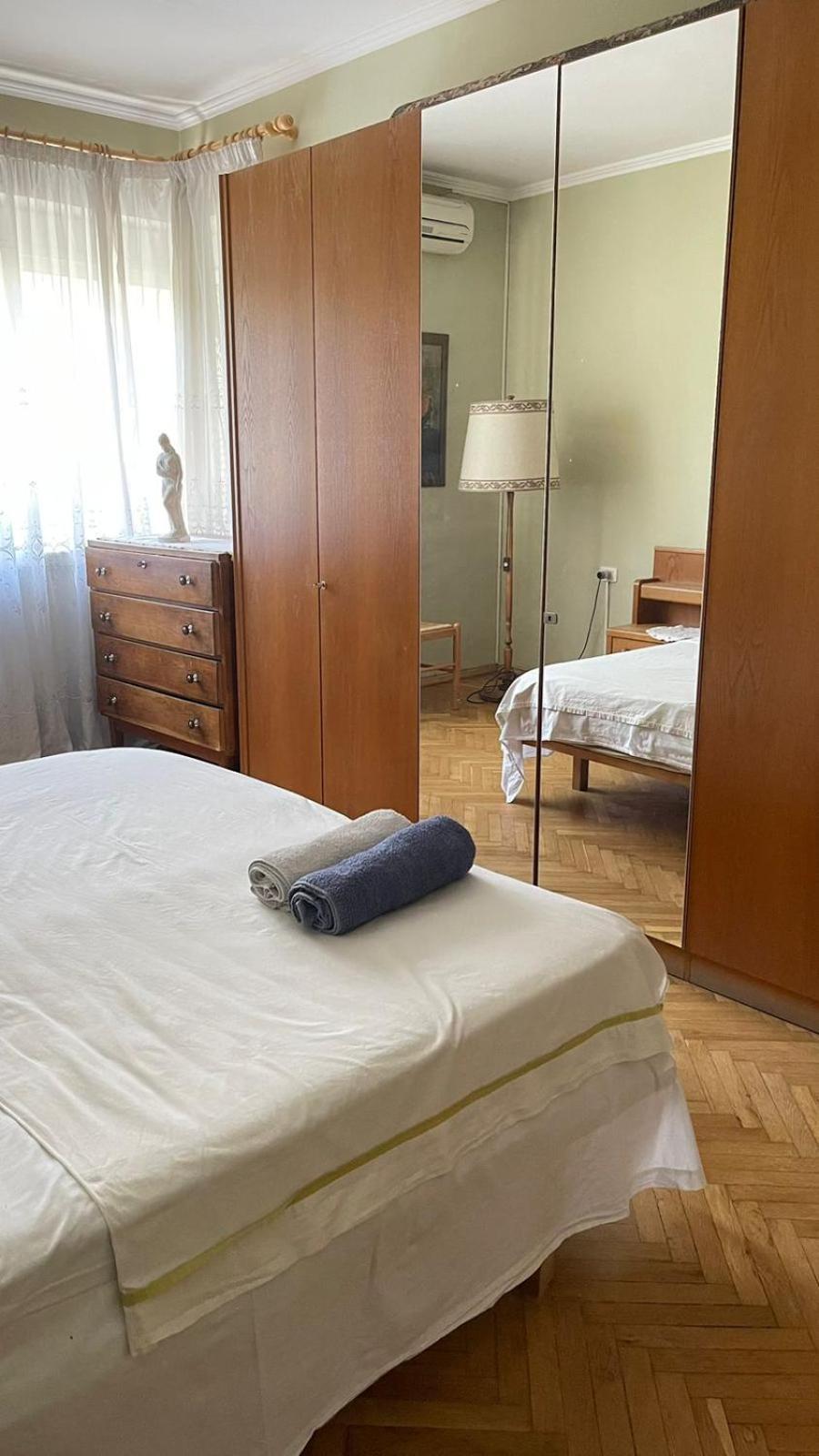 Vintage Apartment In Center Tirana Buitenkant foto