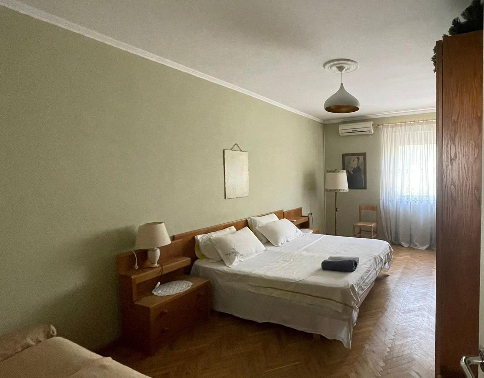 Vintage Apartment In Center Tirana Buitenkant foto